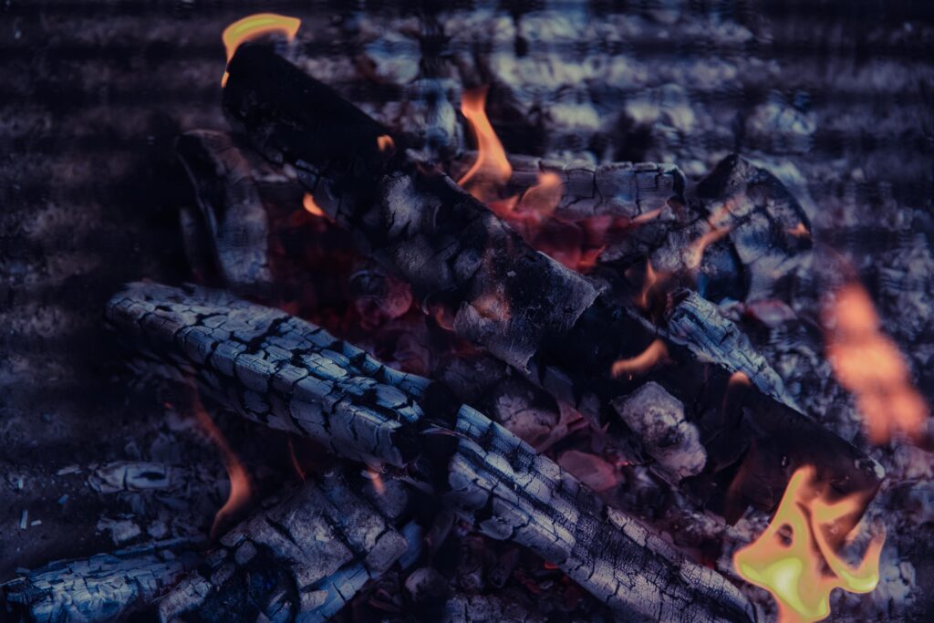 Building a safe campfire in the field